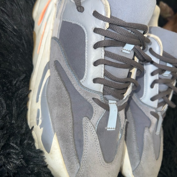 Yeezy Boost 700 magnet - Picture 3 of 6